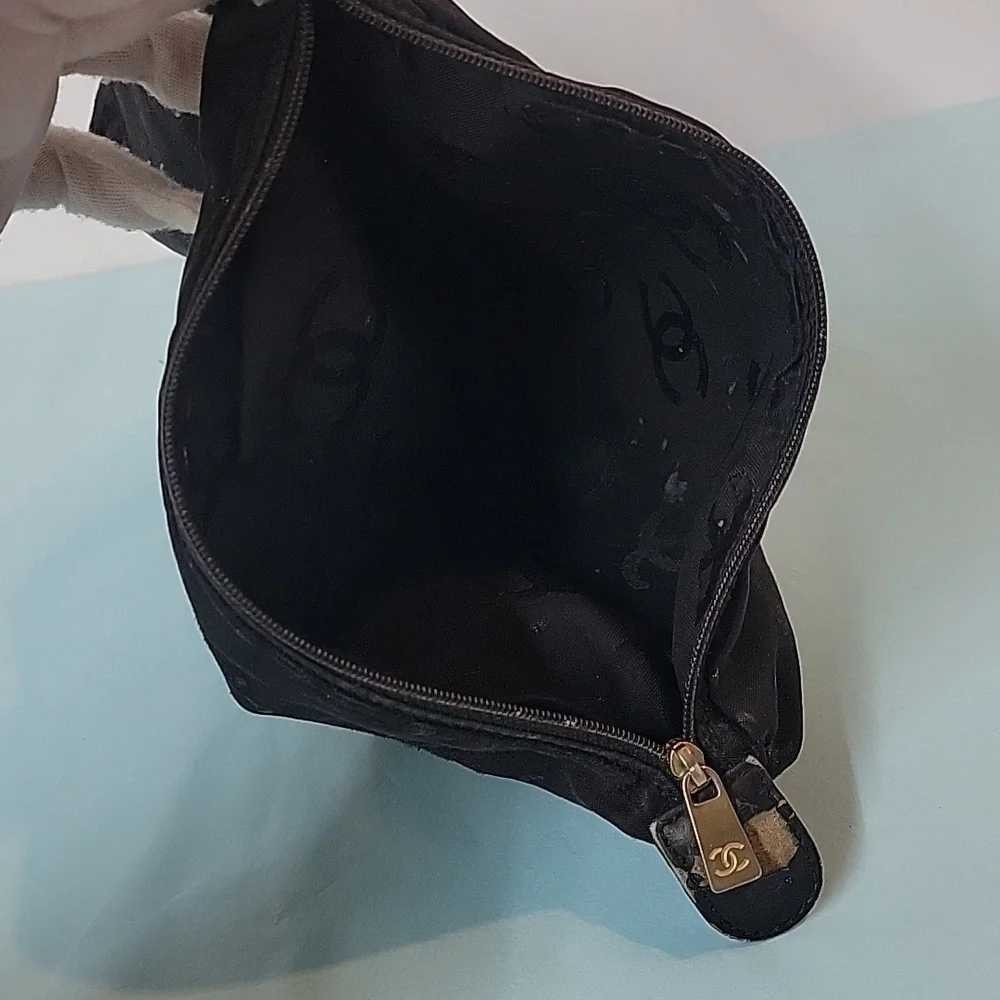 Chanel CC Logo Zip Closure Makeup Bag - Picture 14 of 16